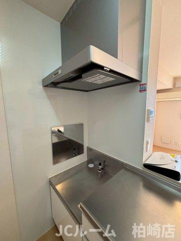 柏崎市茨目１丁目のアパートのキッチン