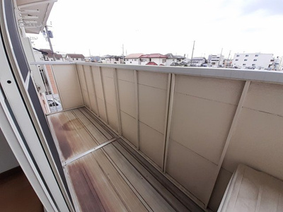 【バルコニー】 | アメニティーパレス | 暖かな日差しのふりそそぐバルコニー