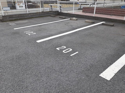 【駐車場】 | アメニティーパレス | 車をお持ちの方に嬉しい駐車場付きの物件です