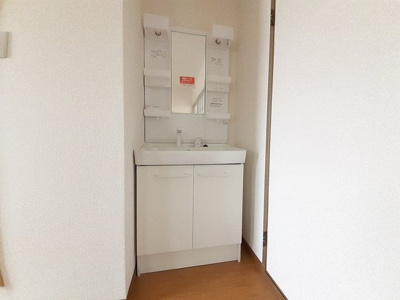【洗面所】 | アメニティーパレス | 明るい洗面所です