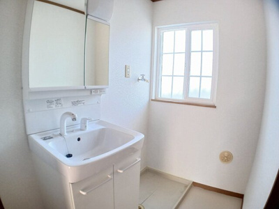 【洗面所】 | ロジュマン　ドゥ　クール | ゆったりとスペースのある洗面所