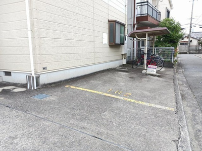 【駐車場】 | ハイツ渚 | 車をお持ちの方に嬉しい駐車場付きの物件です
