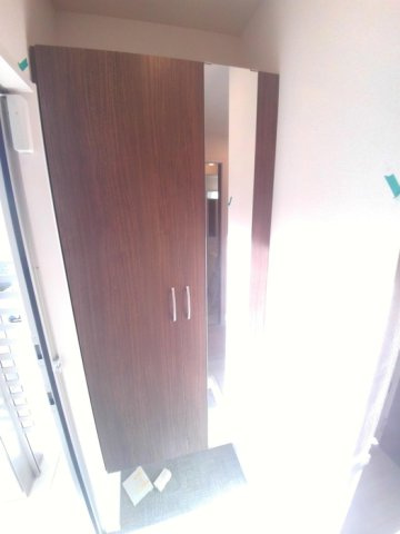 ブリーズ六条の玄関