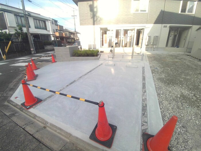 ブリーズ六条の駐車場