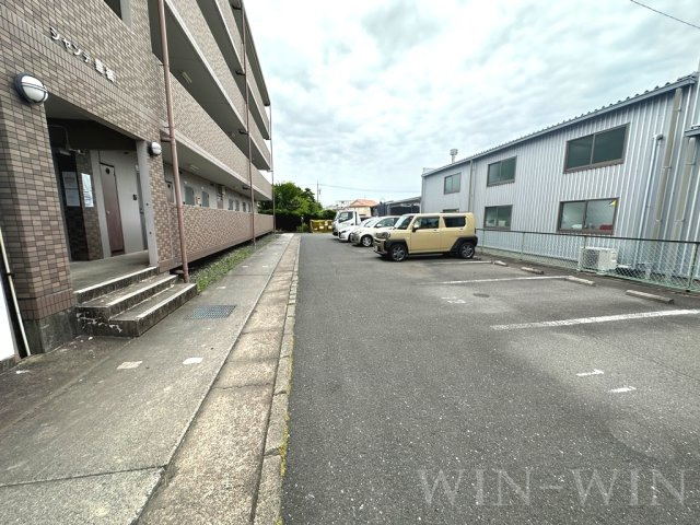 シャンテ豊橋の駐車場