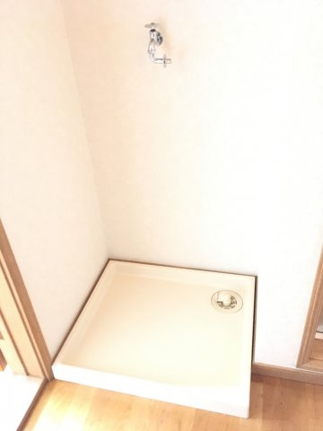 Jコーポの洗面所|室内に洗濯機置場あります