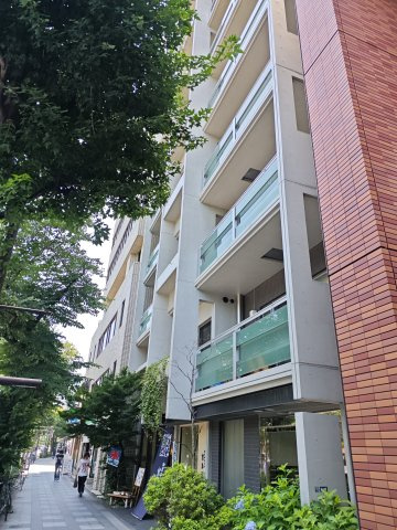 坂の上テラスの外観