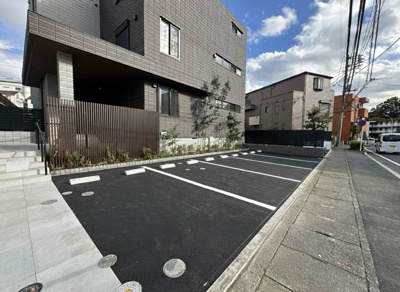 【駐車場】 | 【新築】アリヴィオ白井坂 | いつでも目の届く敷地内に駐車場があります♪荷物がかさばりがちなお買物にも、敷地内駐車場があると便利ですよね☆