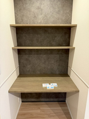 【内装】 | 【新築】アリヴィオ白井坂 | リビングダイニングキッチンにはカウンターがあります♪お子様のスタディスペースやホビースペースとして使っても良いですよね☆