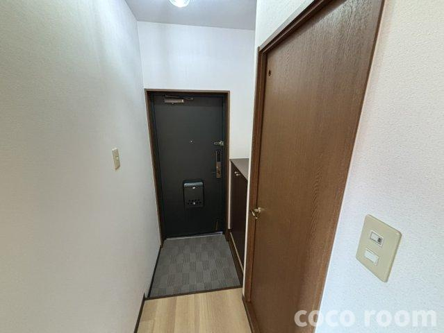 クレッセント江崎の玄関