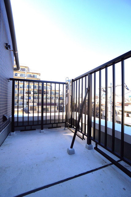 ＡＧＲＡＴＩＯ　ＴＥＲＲＡＣＥ　恵比寿（アグレシオ　テラス　恵比寿）のバルコニー|※写真は同タイプ住戸です。