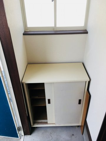小松原町田中様貸家の玄関|シューズボックスです。