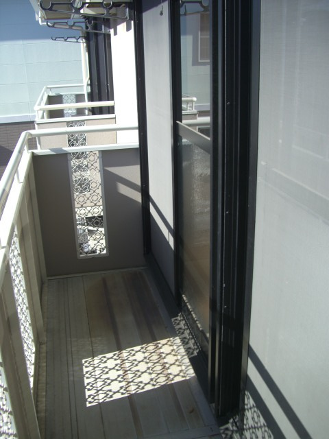 スクエアB棟のバルコニー|外からの目が気にならないバルコニーで洗濯物が干せます