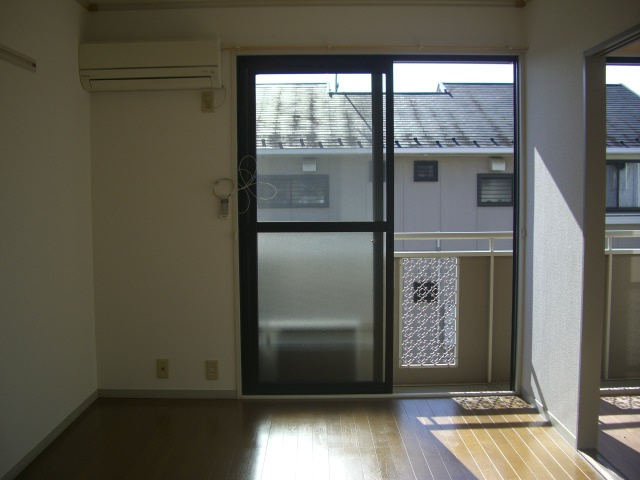 スクエアB棟の洋室|明るい洋室です