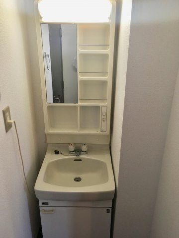 ネオポリスC棟の独立洗面台|朝の身支度には欠かせない独立洗面化粧台