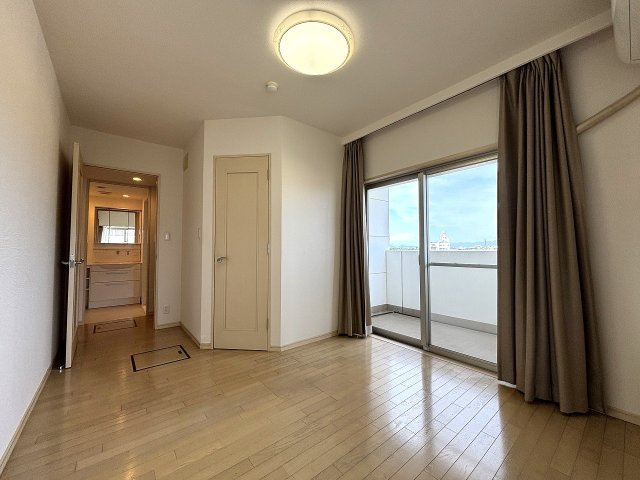 【洋室】 | ◇◆ランドステージ茅ヶ崎オーシャンビュー◆◇ | 富士山が眺望できる約7帖の洋室