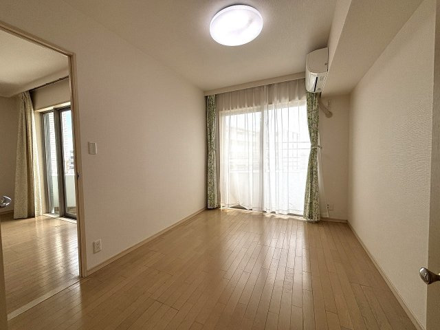 【洋室】 | ◇◆ランドステージ茅ヶ崎オーシャンビュー◆◇ | 南東側の6帖の洋室。全室バルコニー付です。