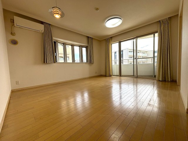 【居間・リビング】 | ◇◆ランドステージ茅ヶ崎オーシャンビュー◆◇ | 家族憩いのリビングルームは南東向きで明るいです。