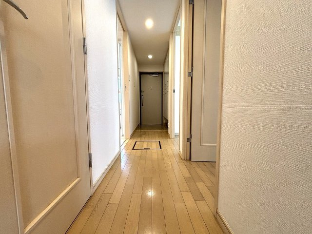 【内装】 | ◇◆ランドステージ茅ヶ崎オーシャンビュー◆◇ | 優しい色合いのフローリングが明るい室内を演出