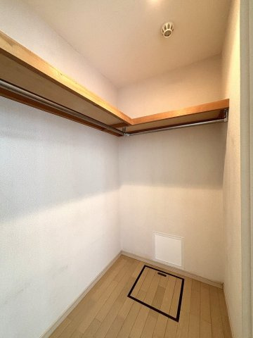 【収納】 | ◇◆ランドステージ茅ヶ崎オーシャンビュー◆◇ | 衣類が多くても安心のウォークインクローゼット付き