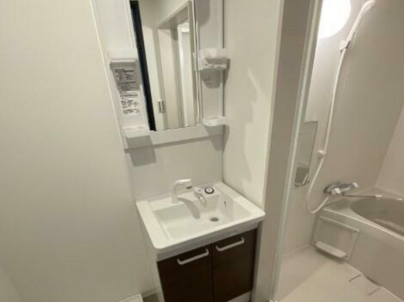 ジーメゾン見沼大和田パティオの独立洗面台|※同シリーズ施工　別物件