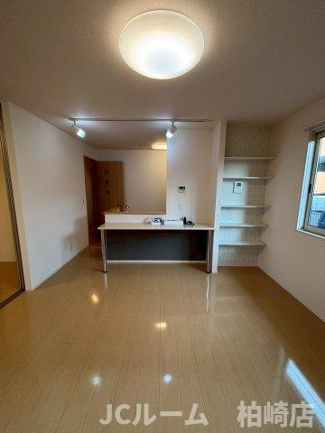柏崎市豊町のアパートの居間・リビング