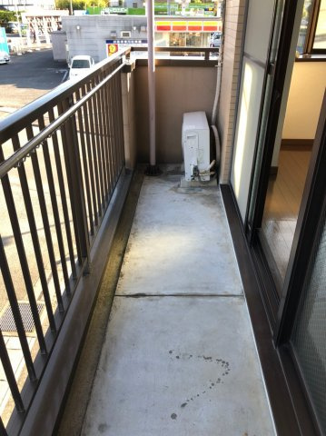 アルムクイーン森林公園のバルコニー|バルコニーからの眺めを楽しみながら食事をしませんか