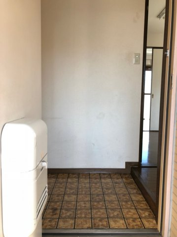 アルムクイーン森林公園の玄関|明るい玄関です