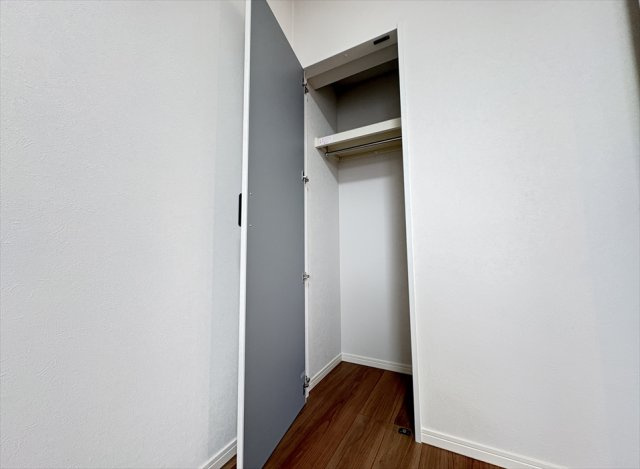 【収納】 | コスモ志木ホワイトコート　(志木本店) | ハンガーパイプ付のクローゼット