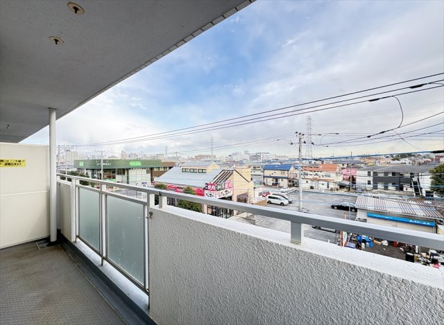 【バルコニー】 | コスモ志木ホワイトコート　(志木本店) | 4階部分につき眺望良好です。