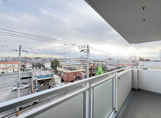 【バルコニー】 | コスモ志木ホワイトコート　(志木本店) | 南東向きの角部屋なので優しい自然光が入ります。