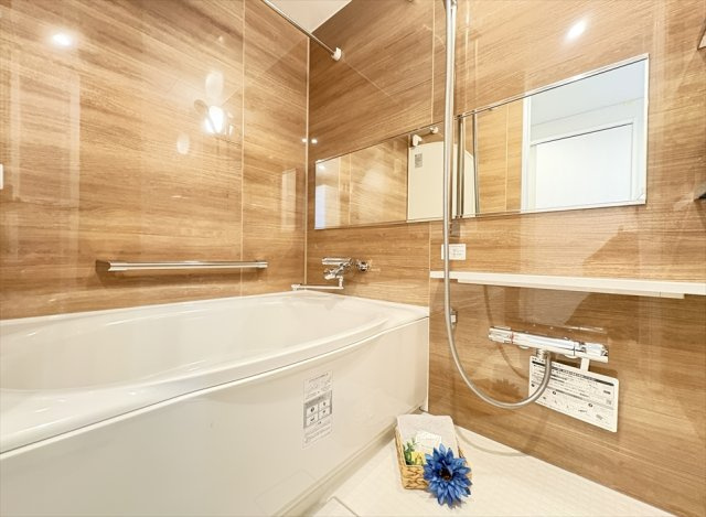 【浴室】 | コスモ志木ホワイトコート　(志木本店) | 浴室乾燥機が付いているので雨天の洗濯はもちろん、浴室内のカビの発生も防げるので衛生面も安心です。