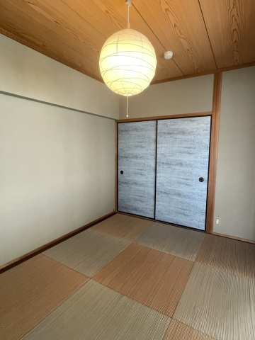 ロイヤルカーサ黒岩の和室|6畳の和室です