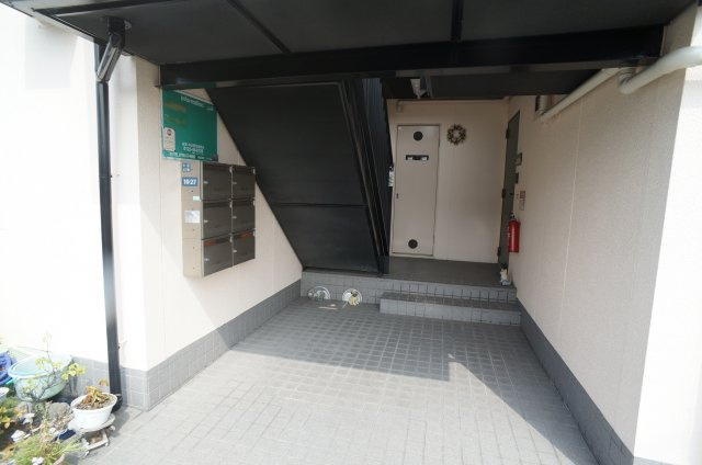 フローラヒロのエントランス|参考、同建物・同間取りの号室