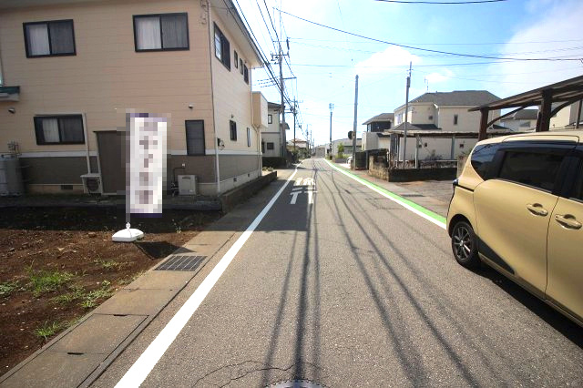 下野市小金井の前面道路含む現地写真|西側にある接道を北側から撮影（2025年9月撮影）