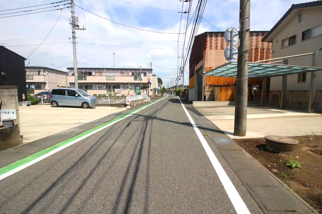 下野市小金井の前面道路含む現地写真|西側にある接道を南側から撮影（2025年9月撮影）