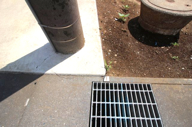 下野市小金井の外観|北側隣地との巨魁