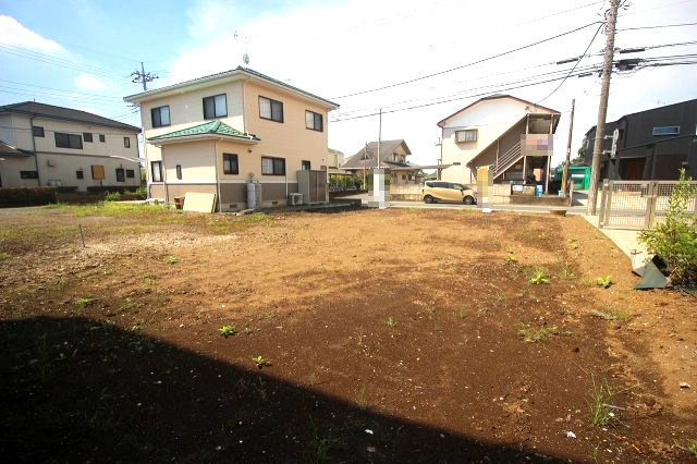 下野市小金井の外観|敷地内北東側から南西側に向かって撮影（2025年9月撮影）