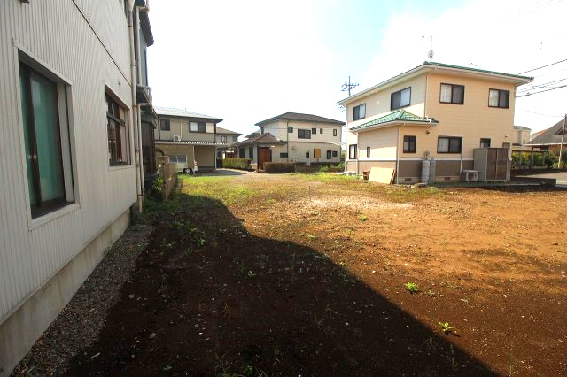 下野市小金井の外観|敷地内北東側から南側に向かって撮影（2025年9月撮影）