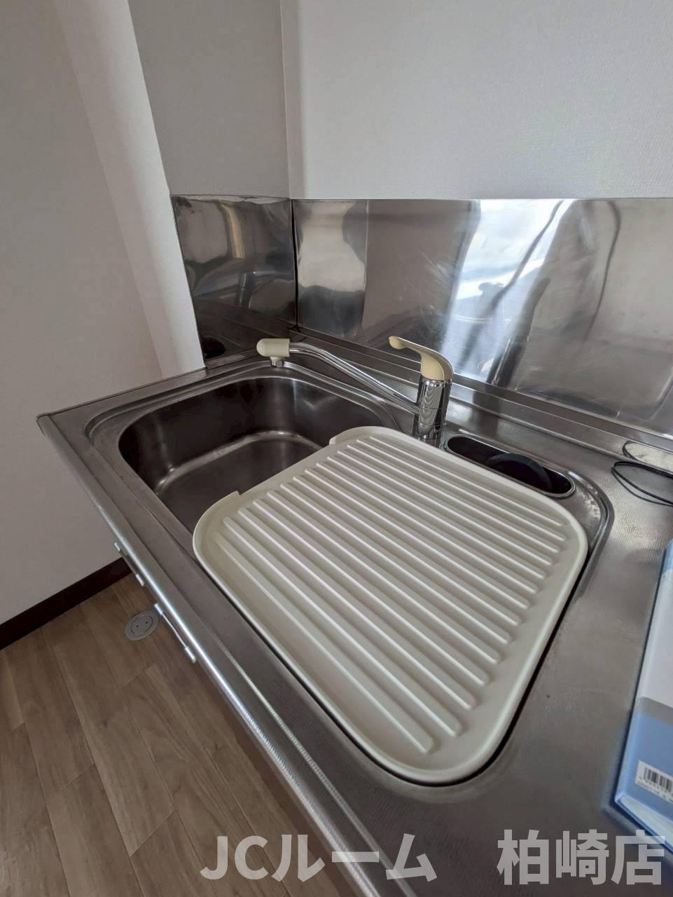 柏崎市東本町３丁目のアパートのキッチン