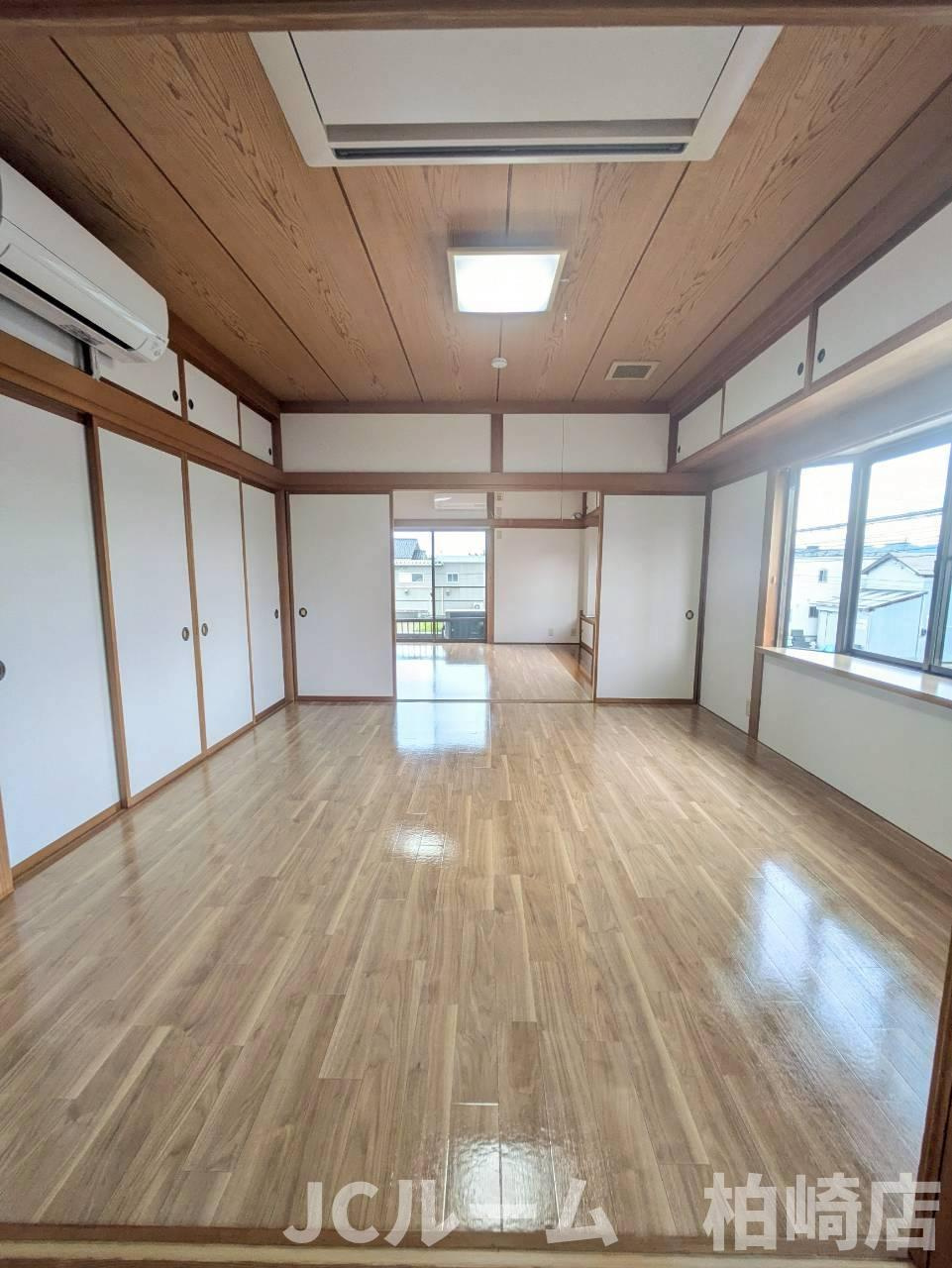 柏崎市東本町３丁目のアパートの洋室