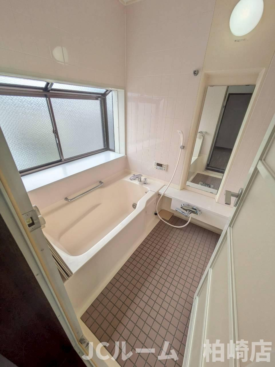 柏崎市東本町３丁目のアパートの浴室