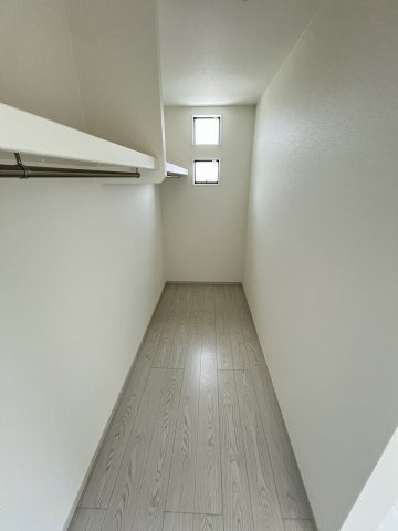 【収納】 | 糟屋郡粕屋町長者原東7丁目1期　1号棟（全2棟）【仲介手数料無料・0円】 | 現地写真。ウォークインクローゼットです。