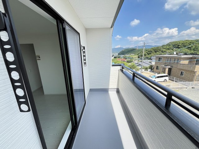 【バルコニー】 | 糟屋郡粕屋町長者原東7丁目1期　1号棟（全2棟）【仲介手数料無料・0円】 | 現地写真。