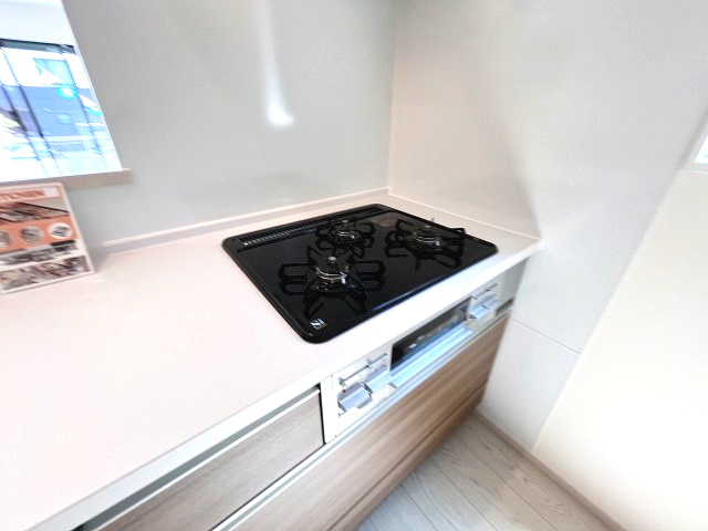 【キッチン】 | 糟屋郡粕屋町長者原東7丁目1期　1号棟（全2棟）【仲介手数料無料・0円】 | 現地写真。