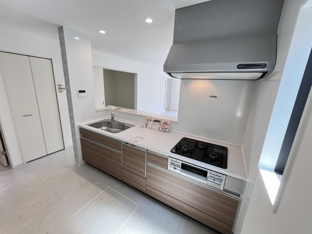 【キッチン】 | 糟屋郡粕屋町長者原東7丁目1期　1号棟（全2棟）【仲介手数料無料・0円】 | 現地写真。