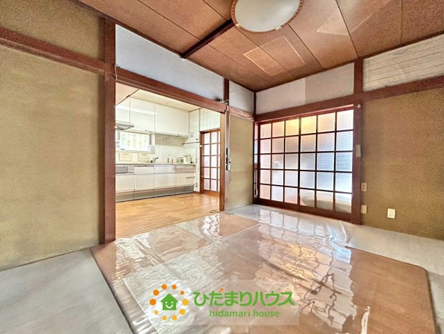 加須市栄　中古一戸建ての居間・リビング