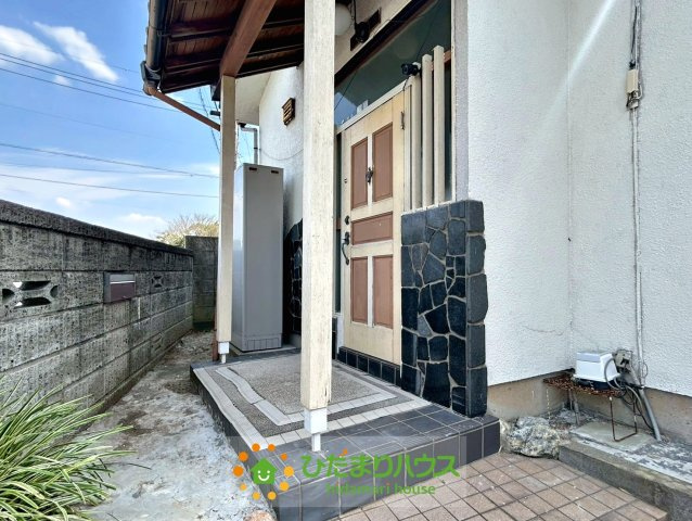 加須市栄　中古一戸建ての玄関