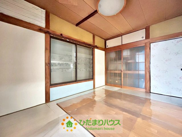 加須市栄　中古一戸建ての居間・リビング
