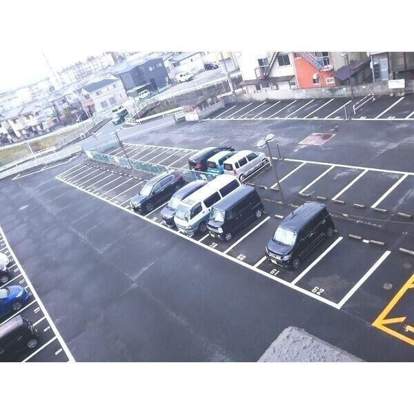 サンプラザ南京終の駐車場